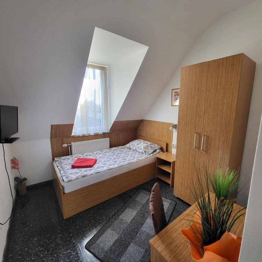 Pension Haus Baron 1 Neckarau MHG Esterno foto